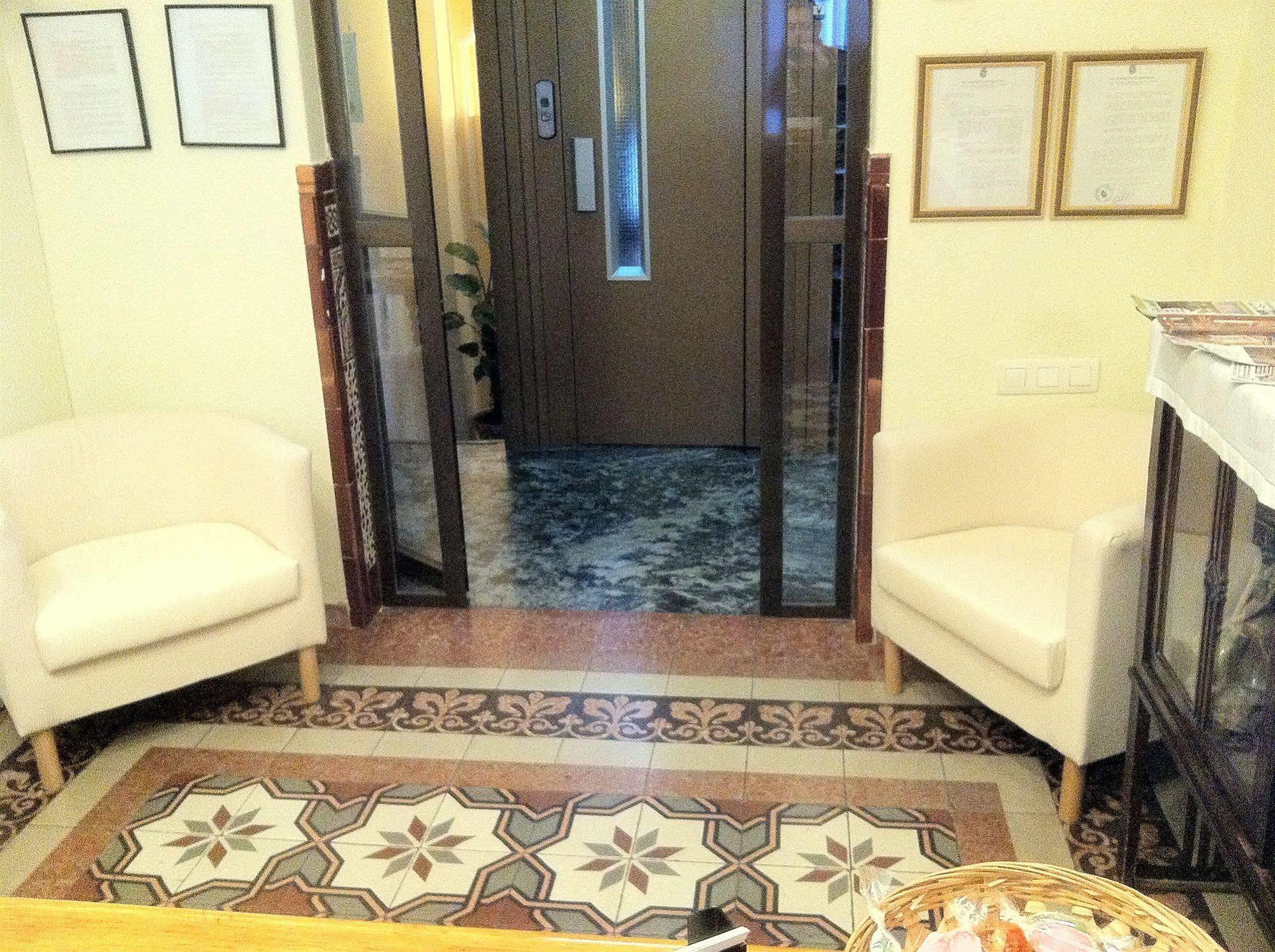 Pension Atlantida Granada Exterior foto